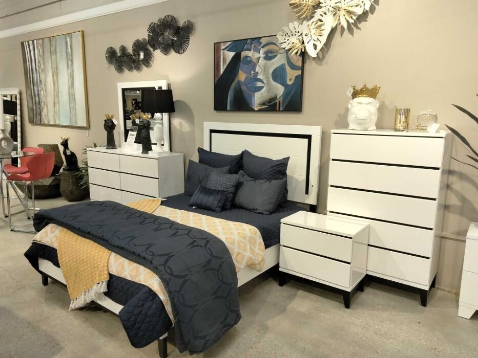 Images Regency Furniture