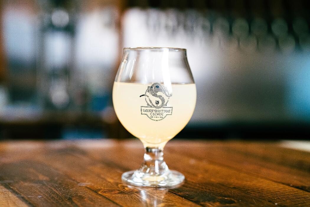 Images Serpentine Cider & Smokehouse