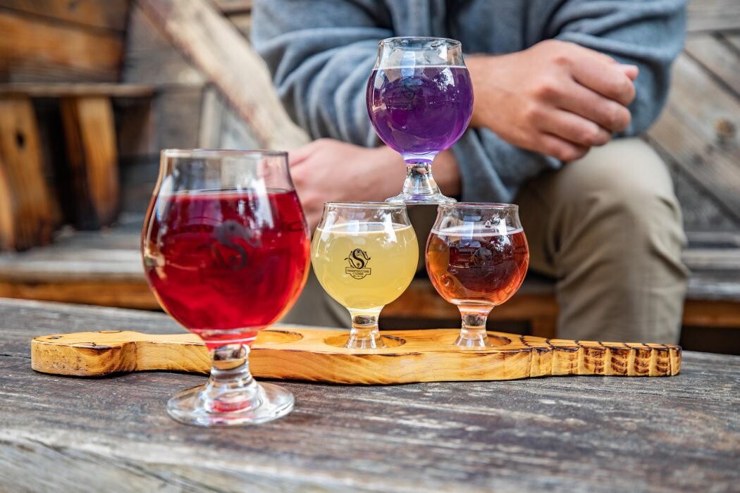Images Serpentine Cider & Smokehouse
