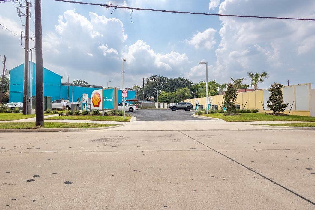 Images Shell Recharge Charging Station