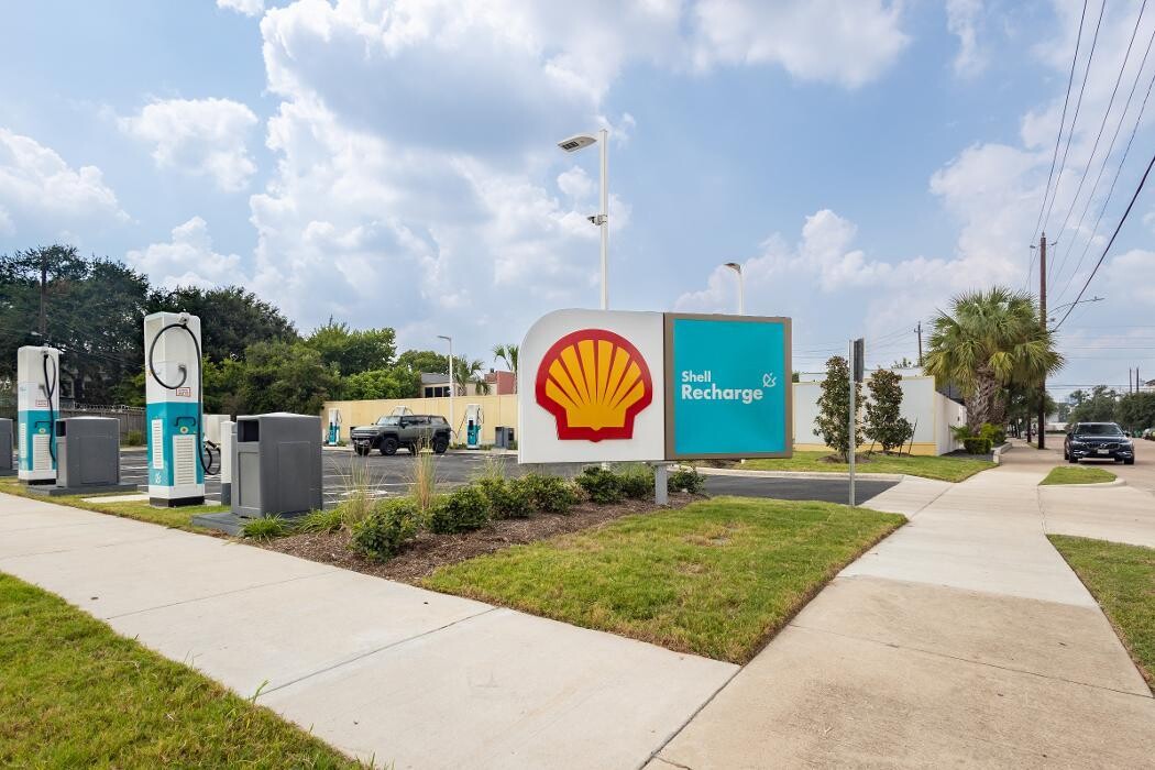 Images Shell Recharge Charging Station