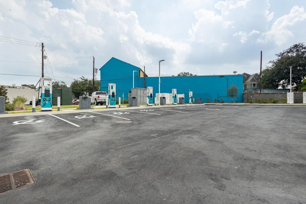 Images Shell Recharge Charging Station