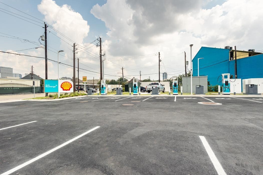 Images Shell Recharge Charging Station