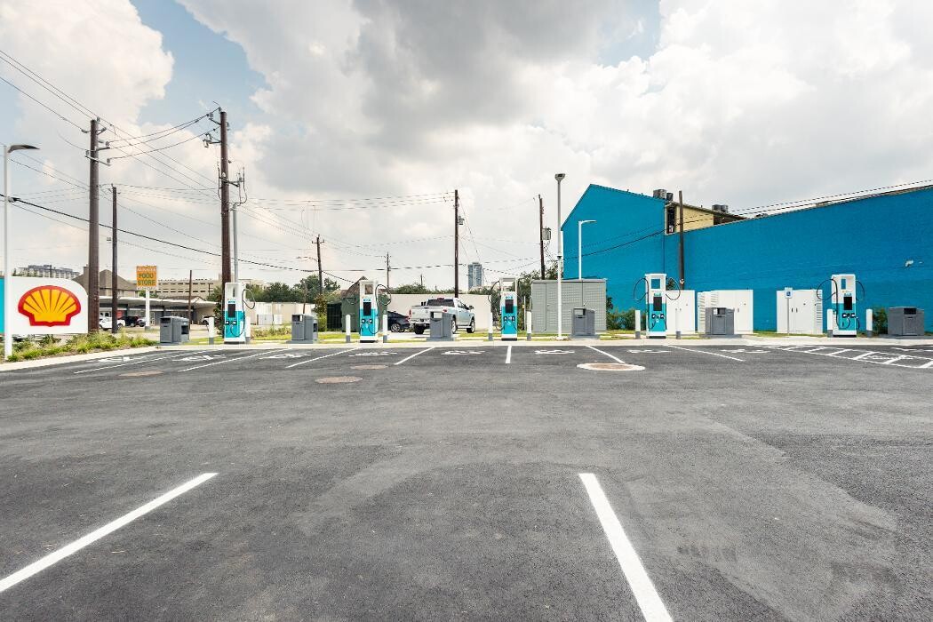 Images Shell Recharge Charging Station