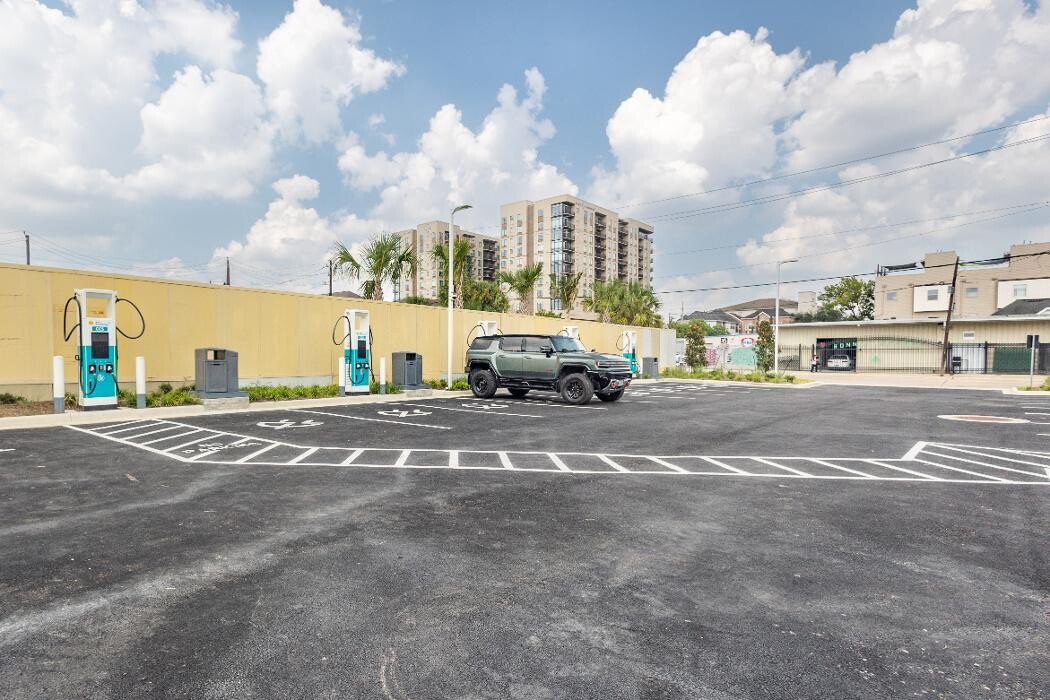 Images Shell Recharge Charging Station