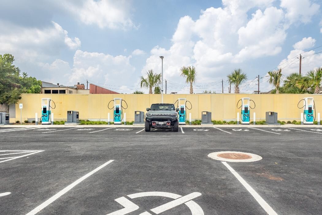 Images Shell Recharge Charging Station