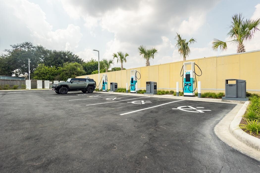 Images Shell Recharge Charging Station