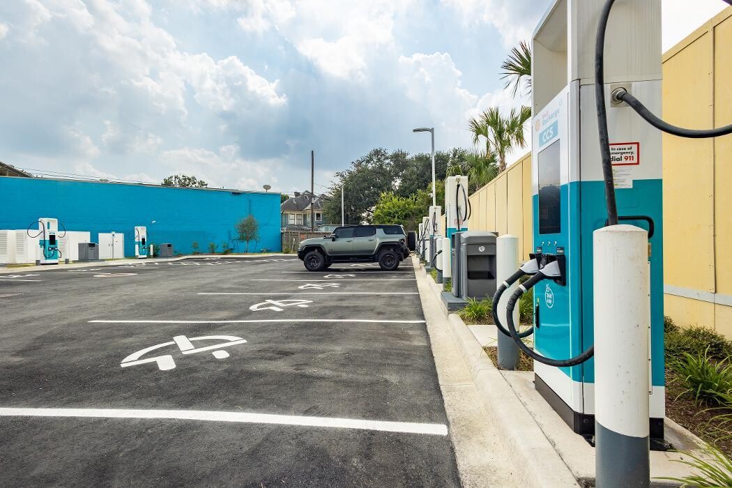 Images Shell Recharge Charging Station