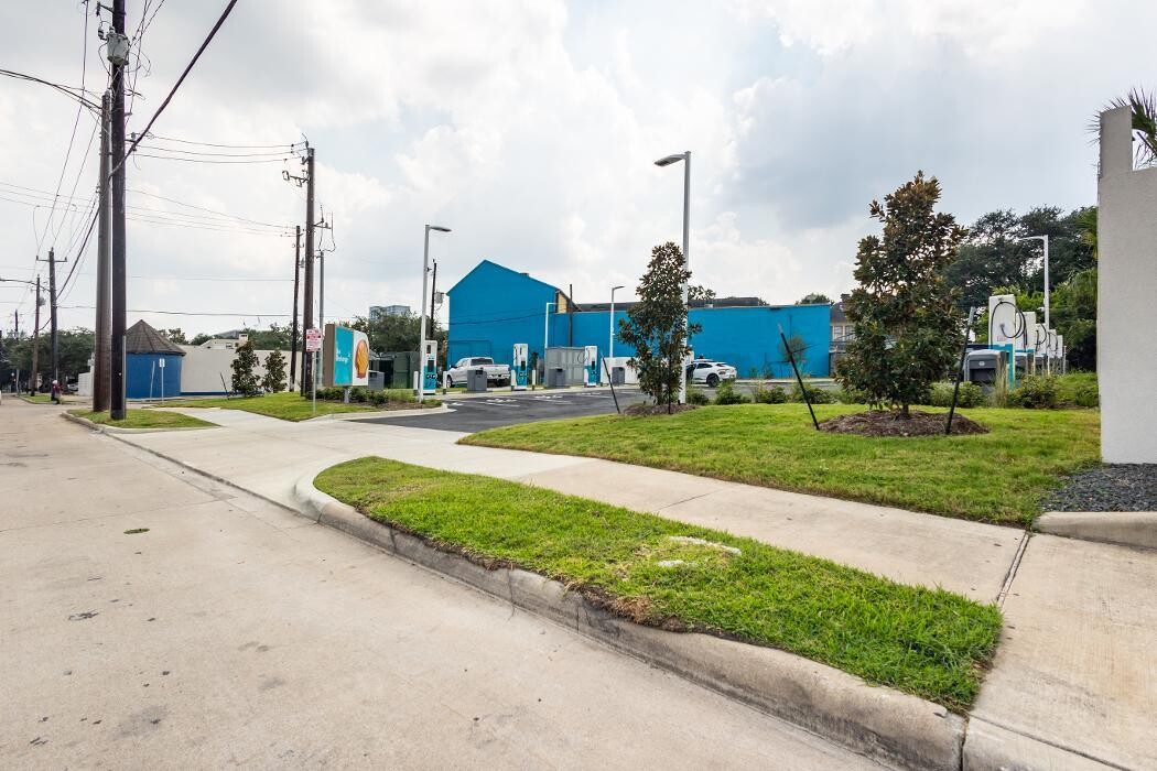 Images Shell Recharge Charging Station