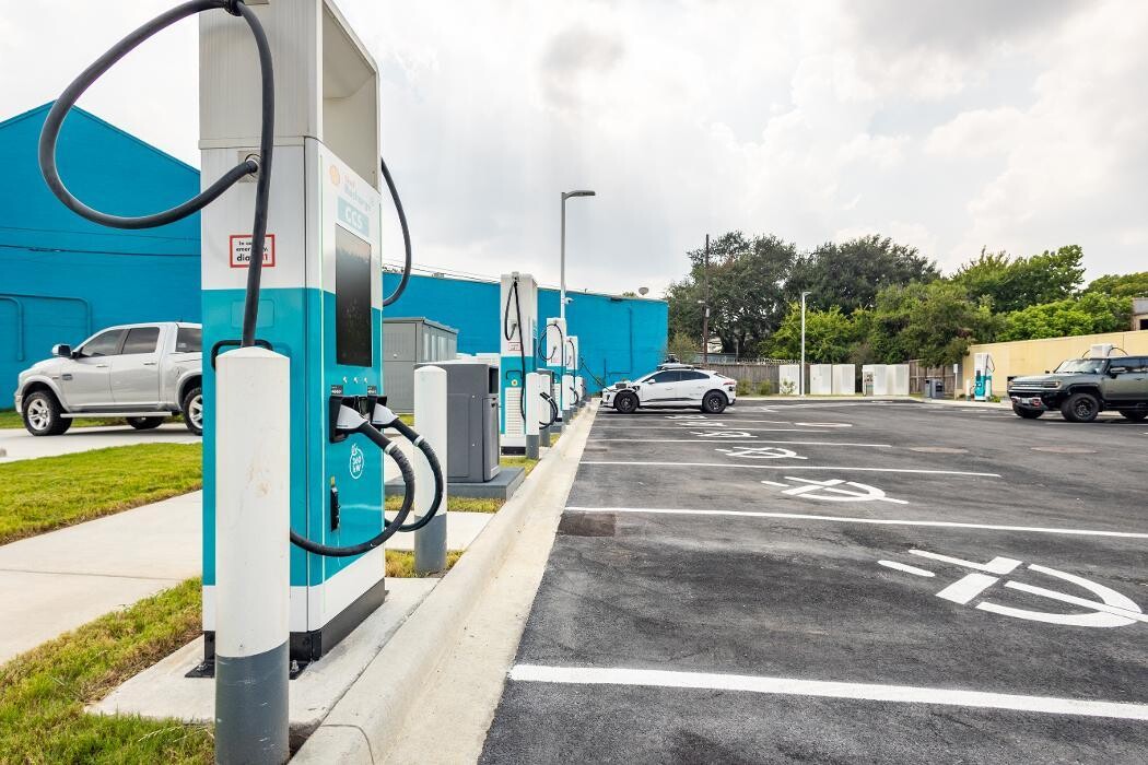 Images Shell Recharge Charging Station