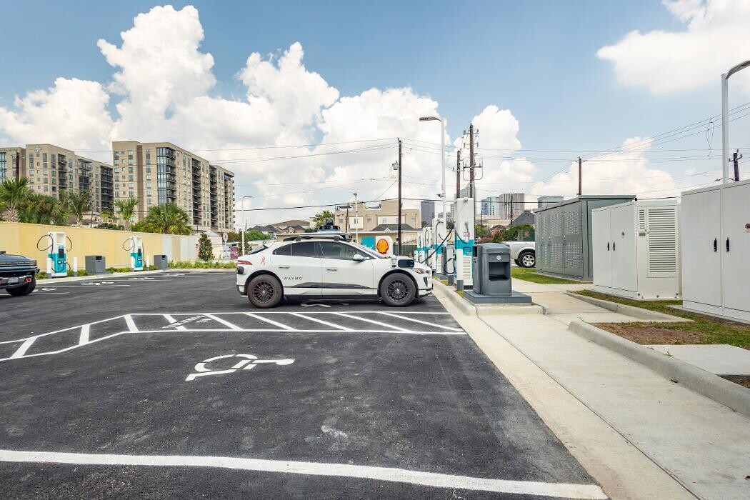 Images Shell Recharge Charging Station