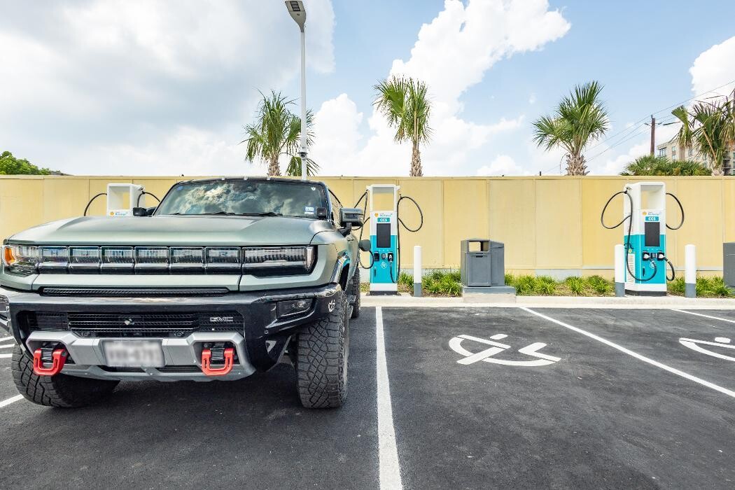 Images Shell Recharge Charging Station