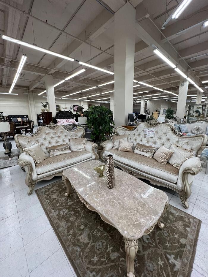 Images Regency Furniture
