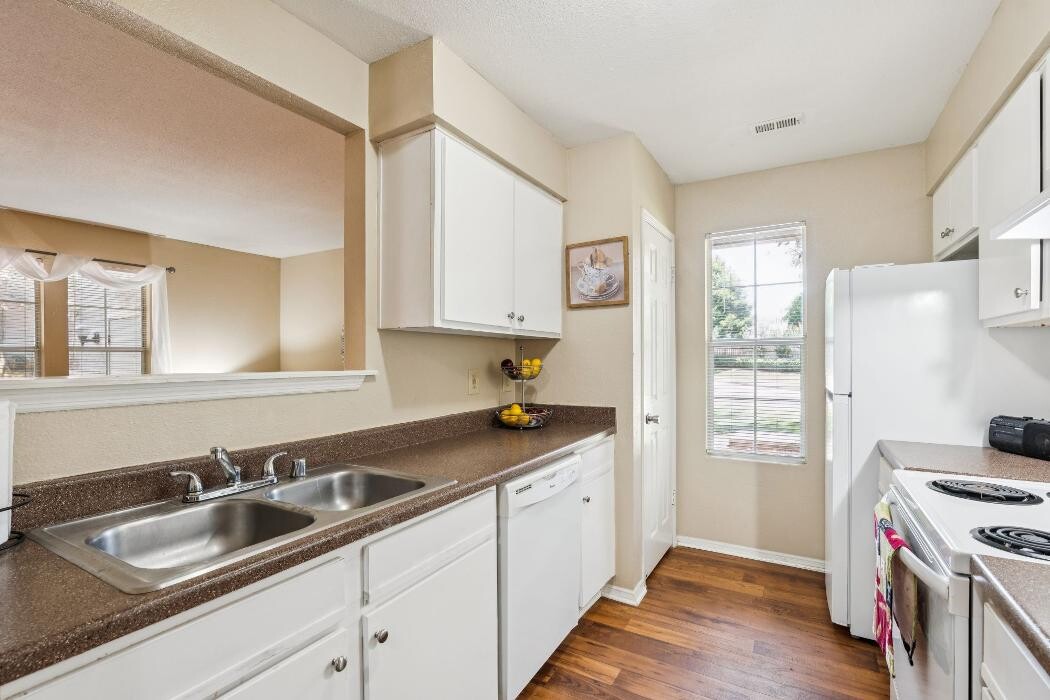 Images The Landing Apartments at Edgewater