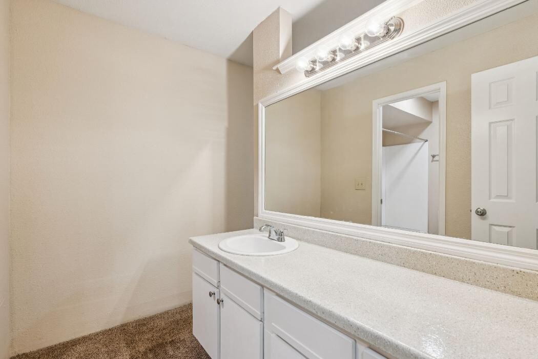 Images The Landing Apartments at Edgewater
