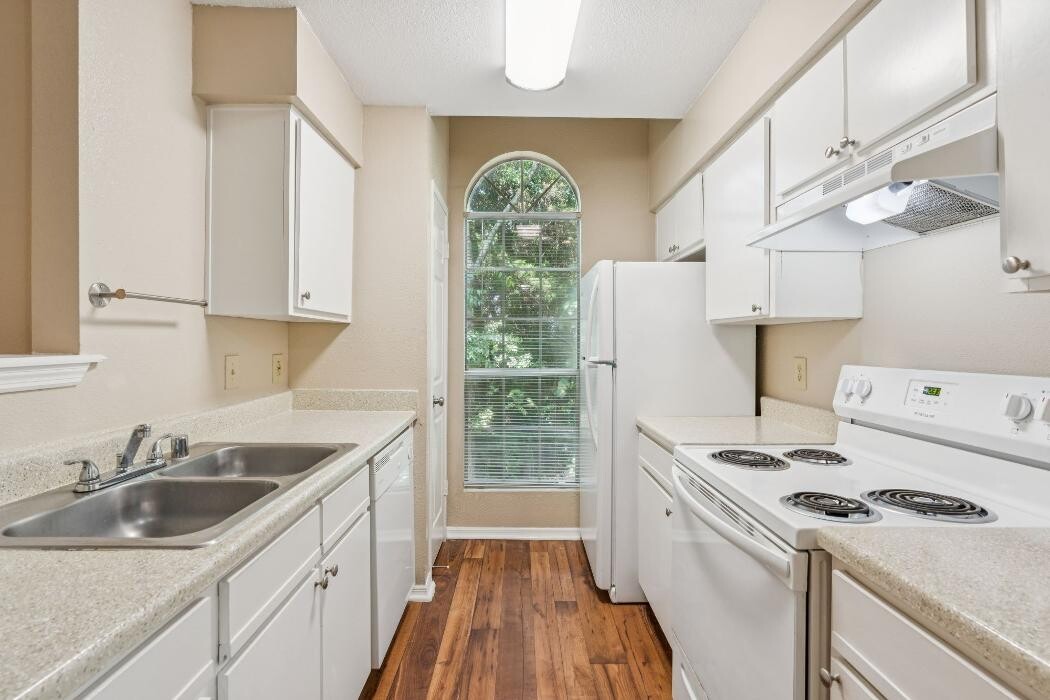 Images The Landing Apartments at Edgewater