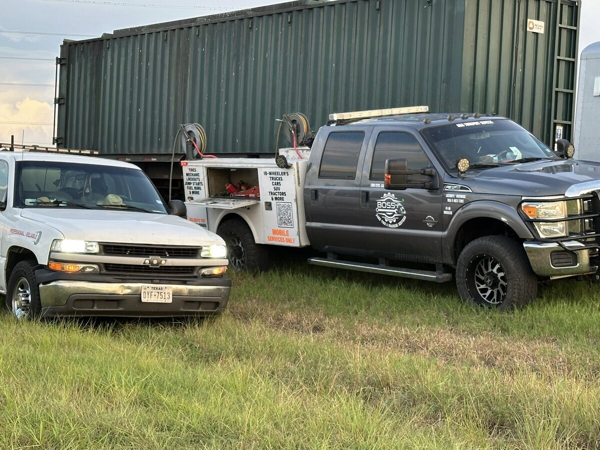 Boss 24hr Tire & Roadside Services Logo