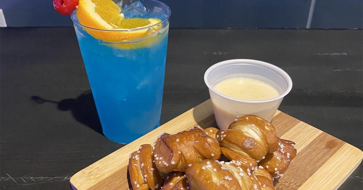 Images Smiley's Bar & Grille at Newport Racing & Gaming