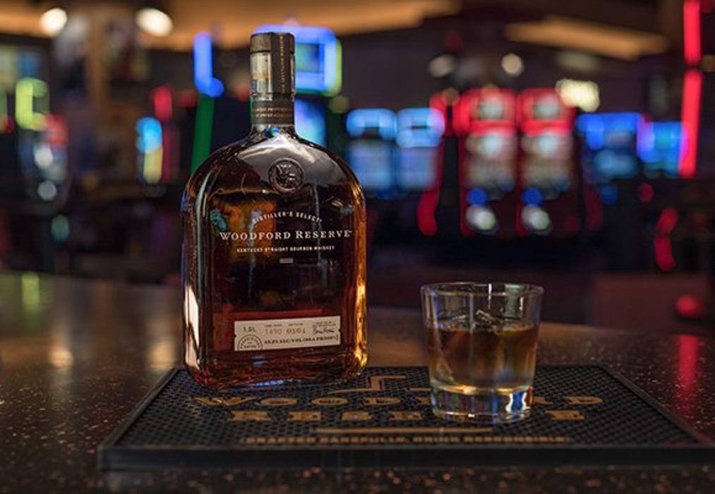 Images Center Bar at Derby City Gaming and Hotel