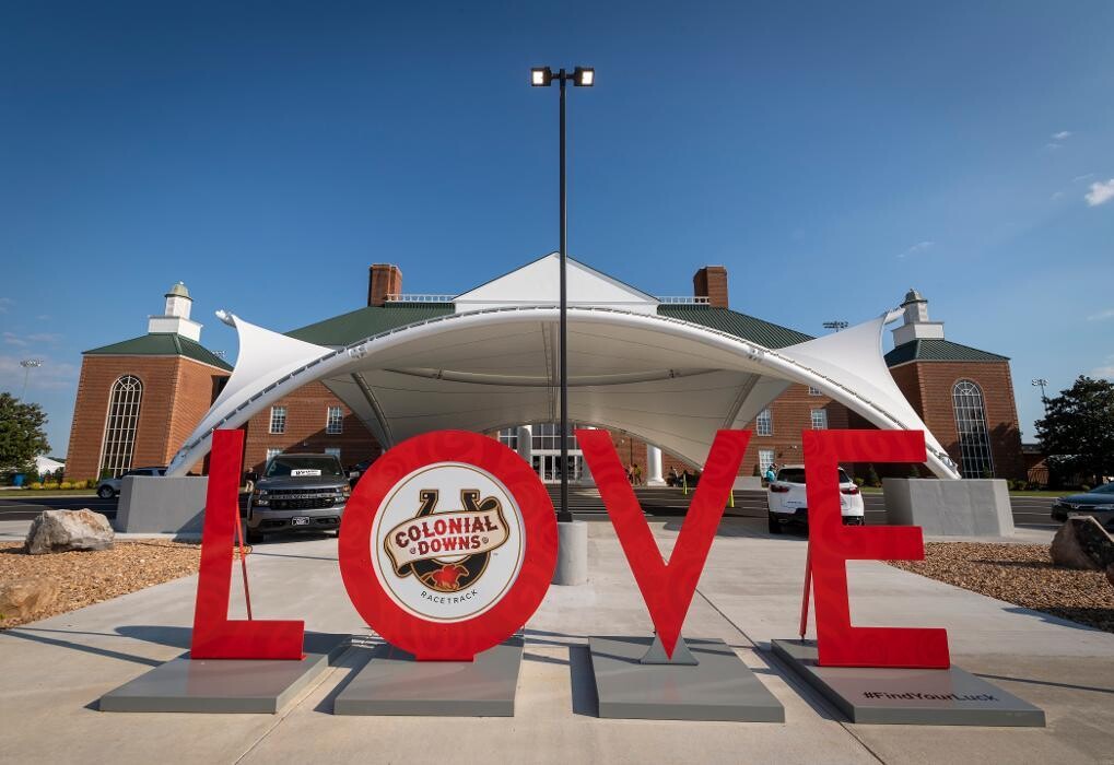 Images Colonial Downs Racetrack