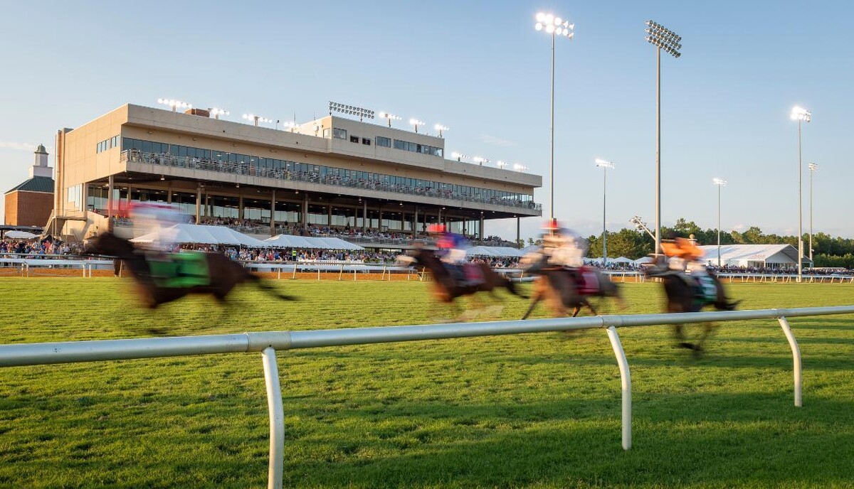 Images Colonial Downs Racetrack
