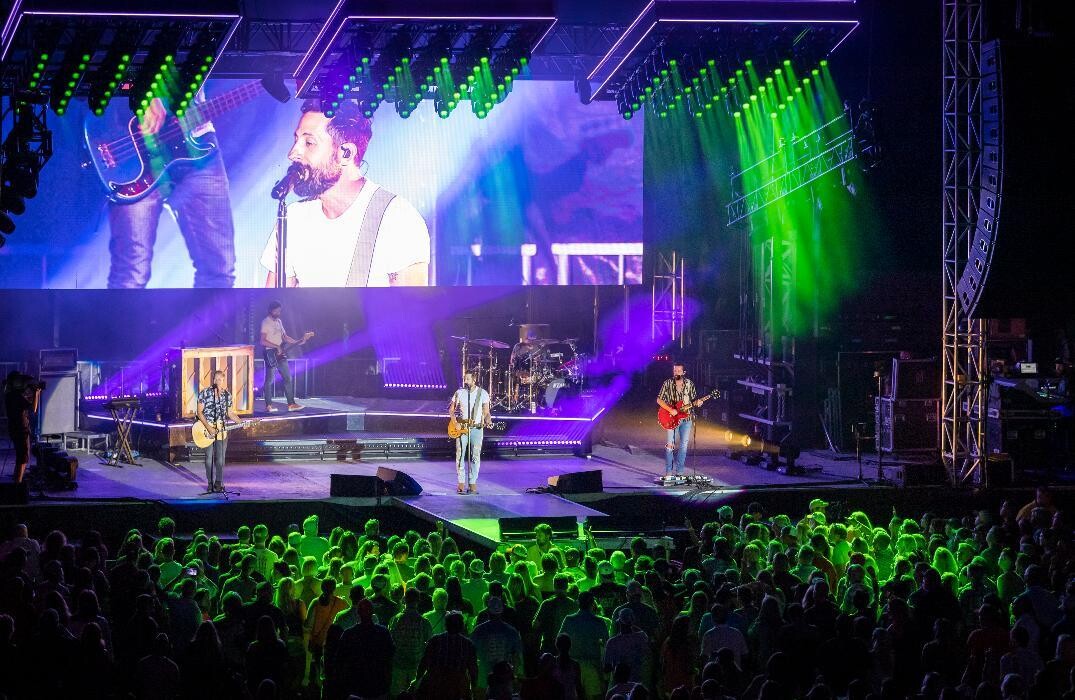 Images Colonial Downs Racetrack