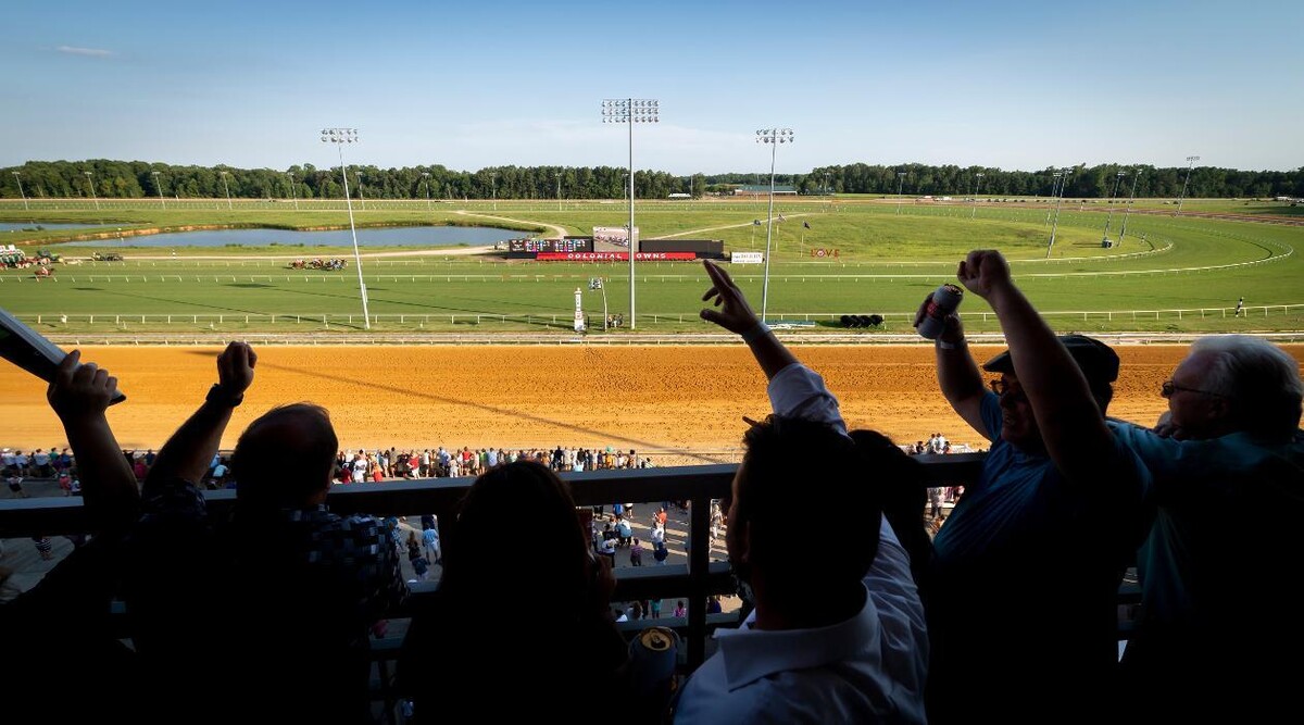 Images Colonial Downs Racetrack