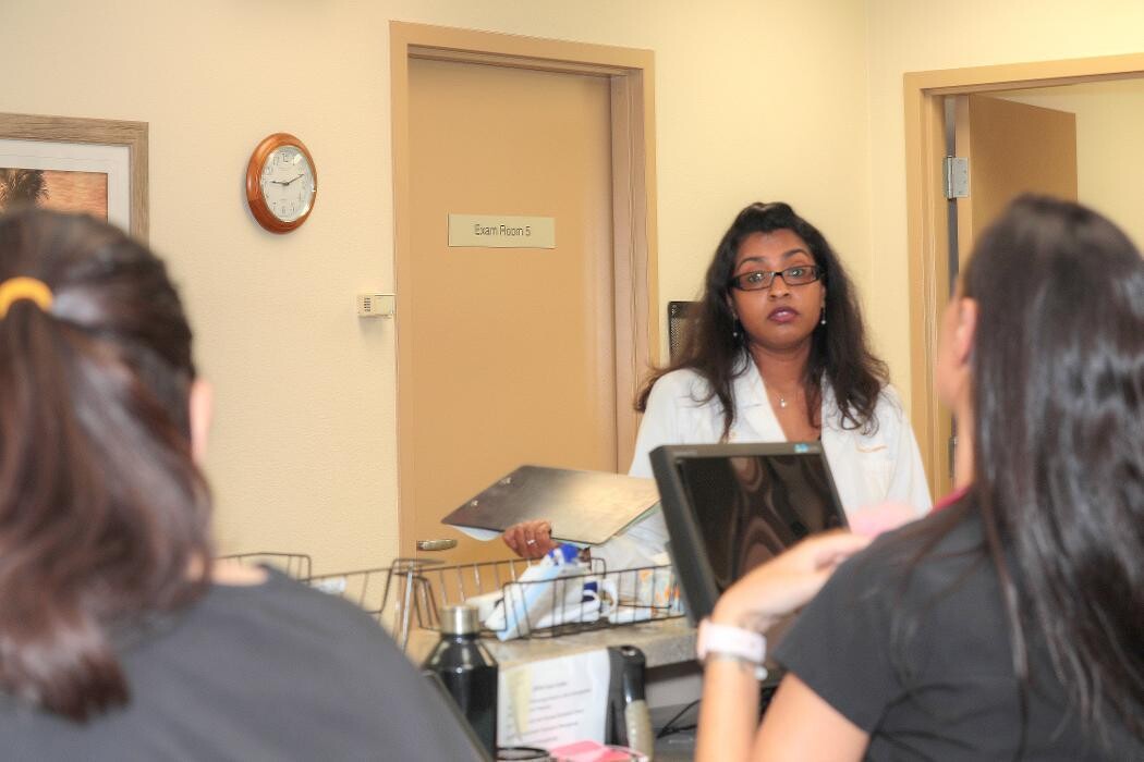 Images Prashanti Logeswaran, MD