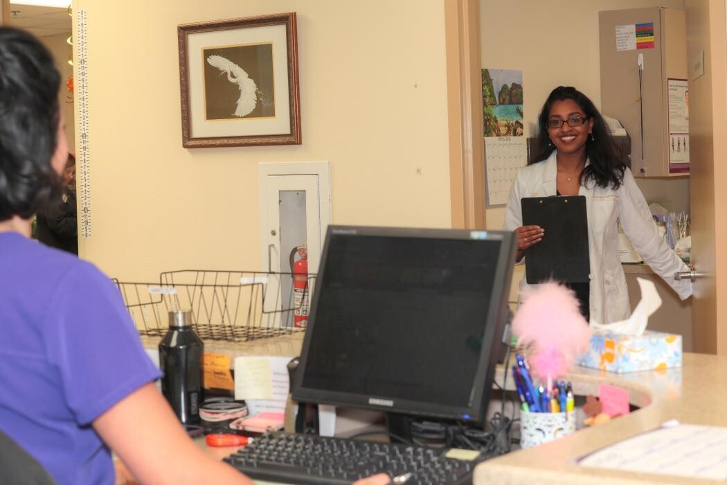 Images Prashanti Logeswaran, MD