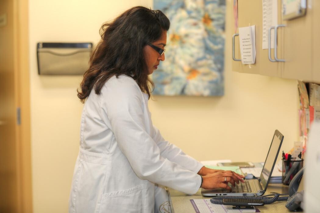 Images Prashanti Logeswaran, MD