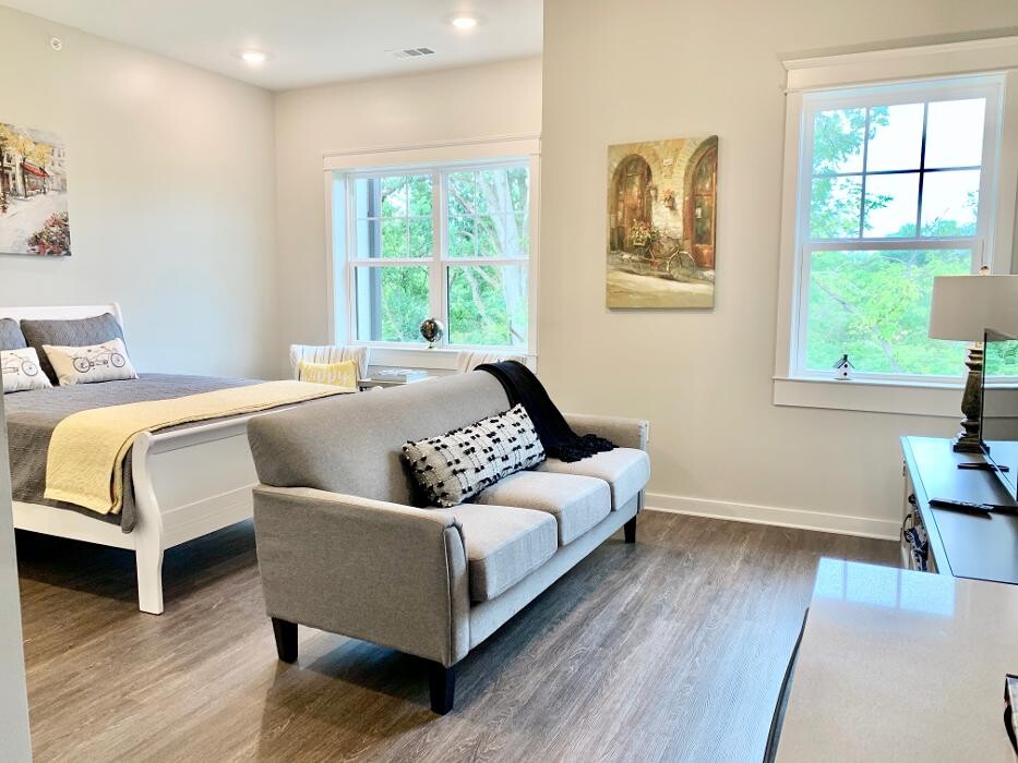 Images Everlan of Louisville