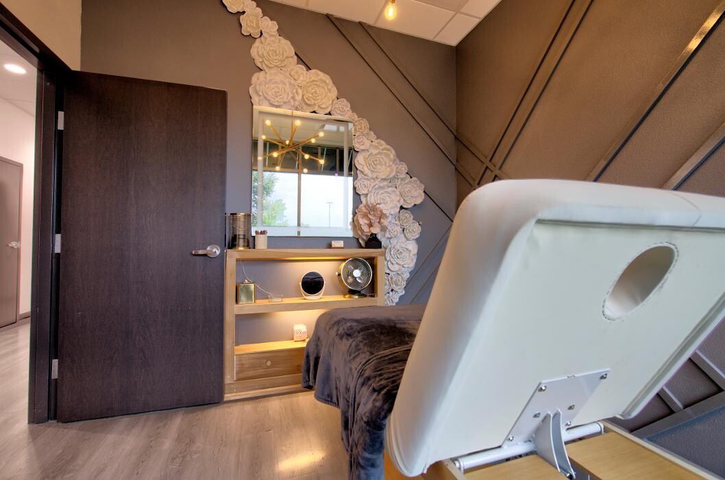 Images Distinctive Dental Implants, April Tressler, DDS/AFAAID