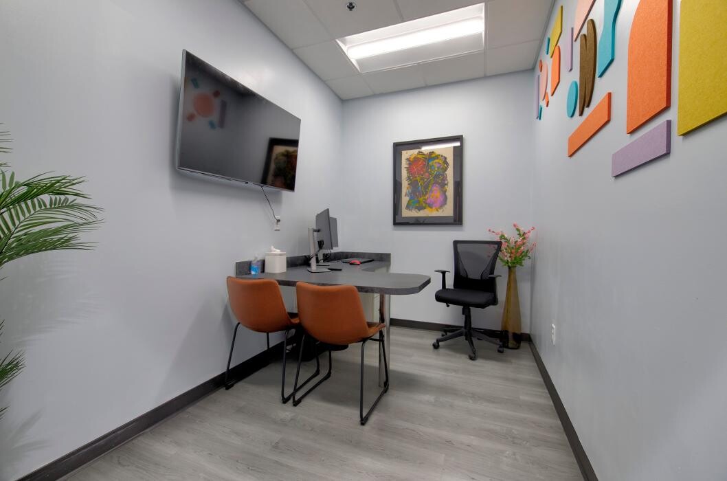 Images Distinctive Dental Implants, April Tressler, DDS/AFAAID