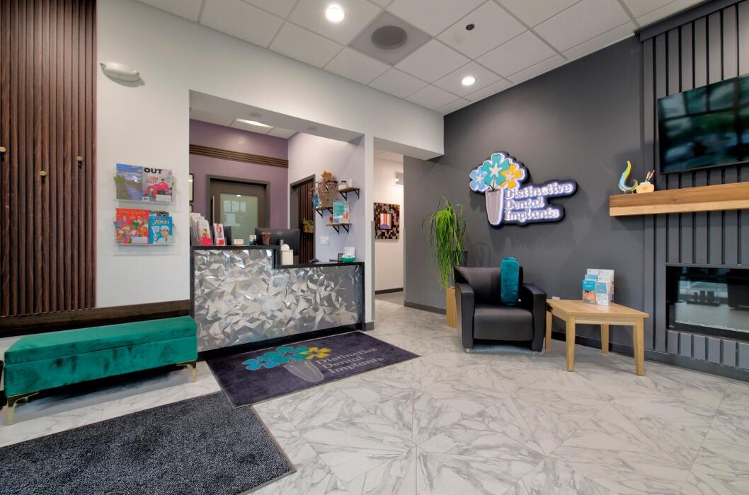 Images Distinctive Dental Implants, April Tressler, DDS/AFAAID