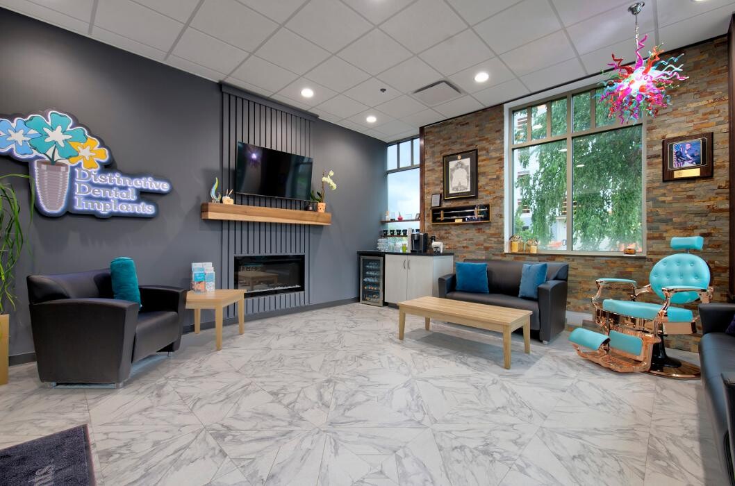 Images Distinctive Dental Implants, April Tressler, DDS/AFAAID