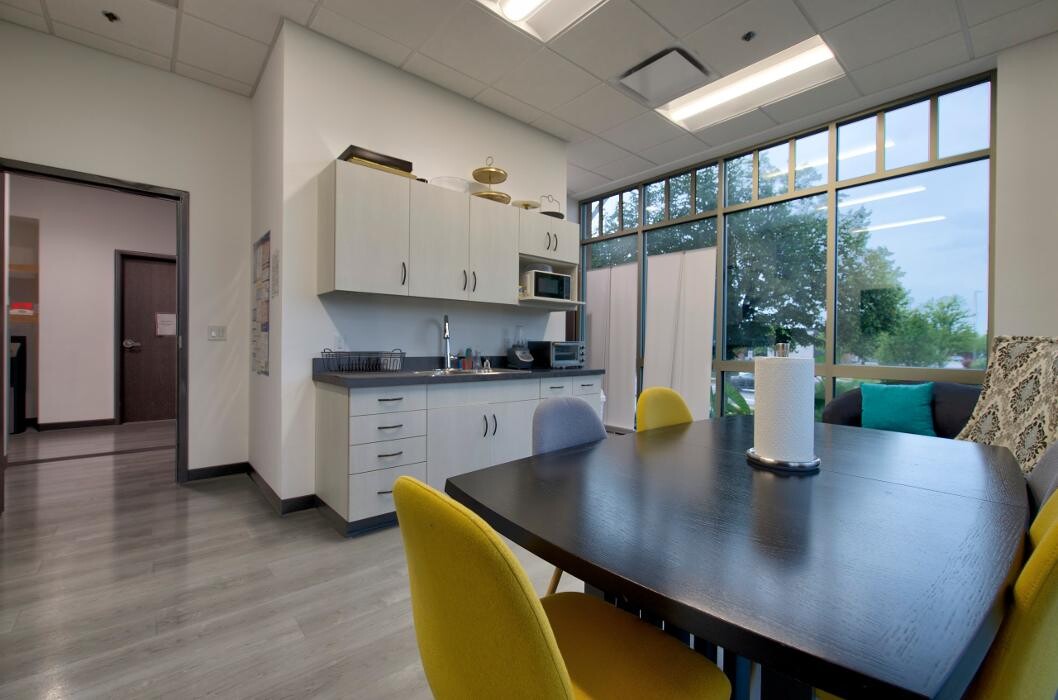 Images Distinctive Dental Implants, April Tressler, DDS/AFAAID