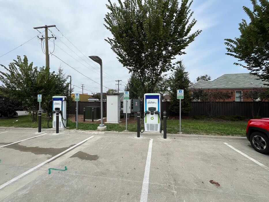 Images bp pulse Charging Station