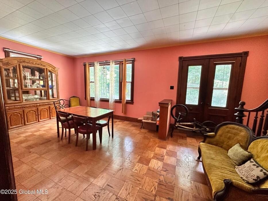 Images Red Dog Realty NY