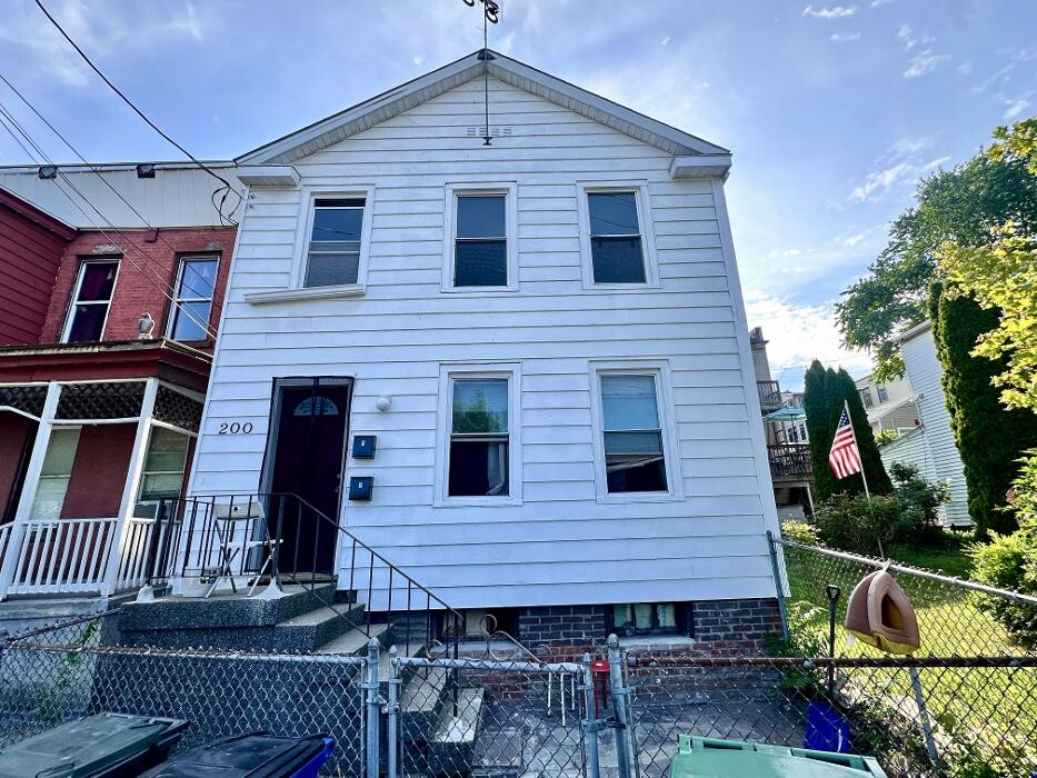 Images Red Dog Realty NY