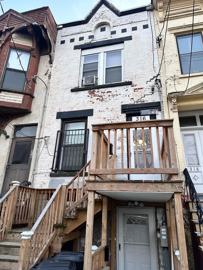 Images Red Dog Realty NY