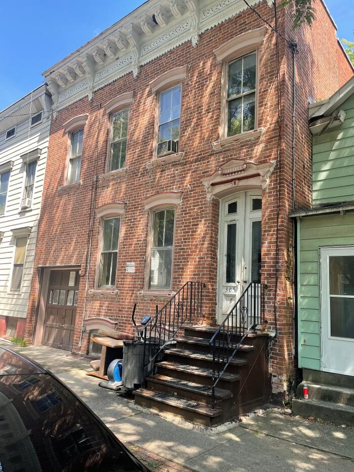 Images Red Dog Realty NY