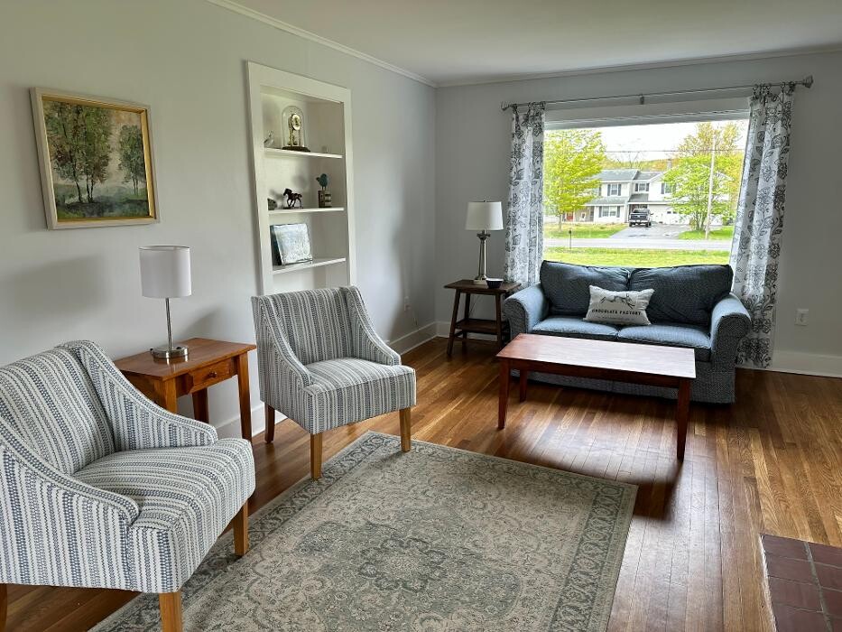 Images Red Dog Realty NY