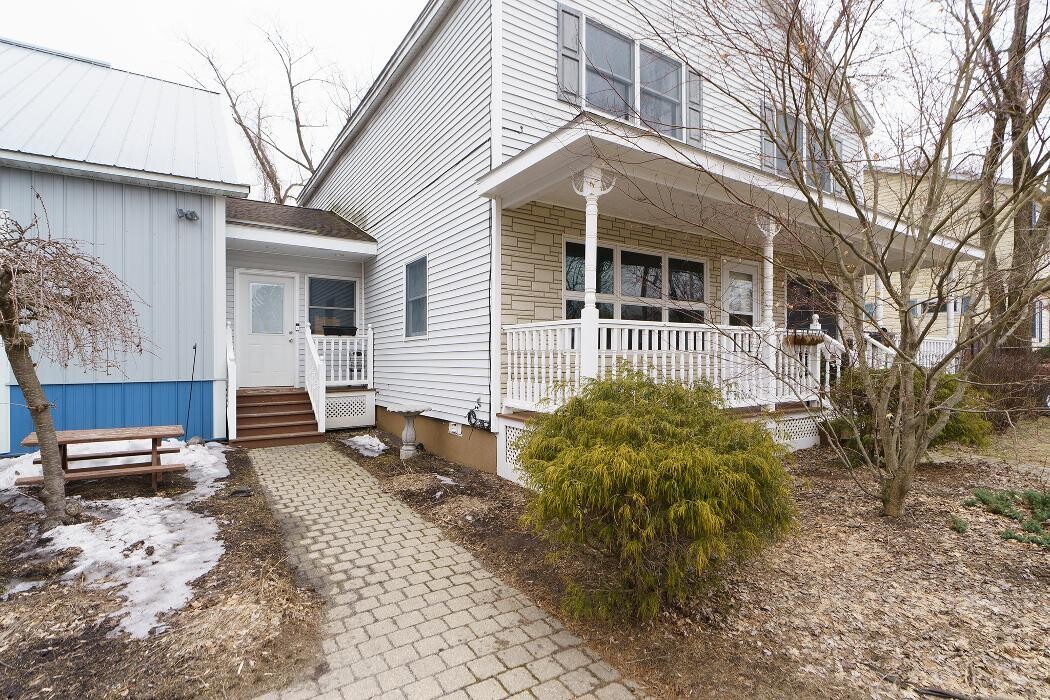 Images Red Dog Realty NY