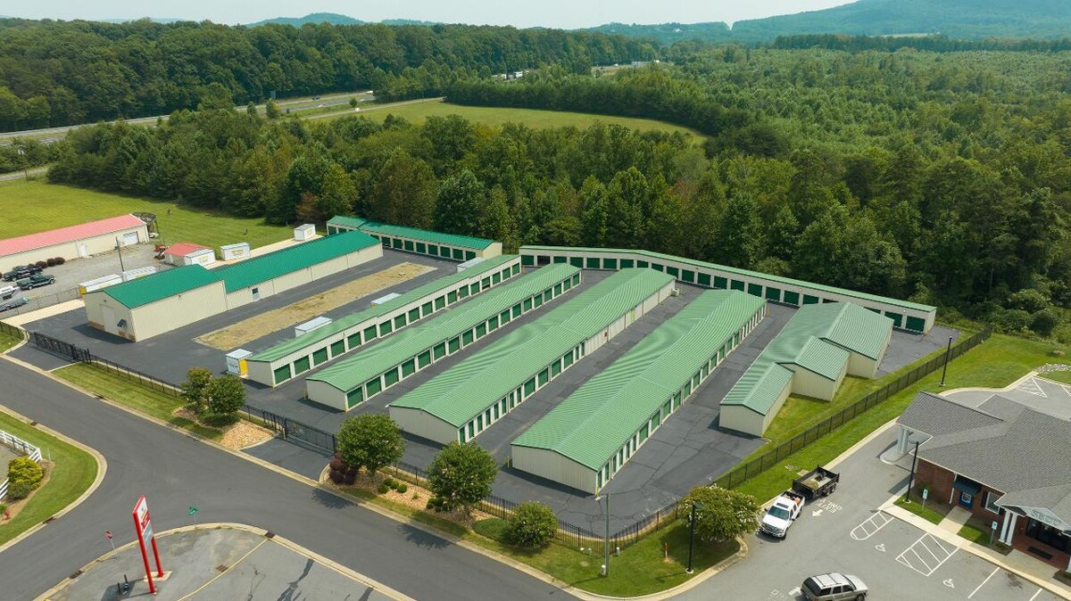 Images Superior Storage - Pilot Mountain