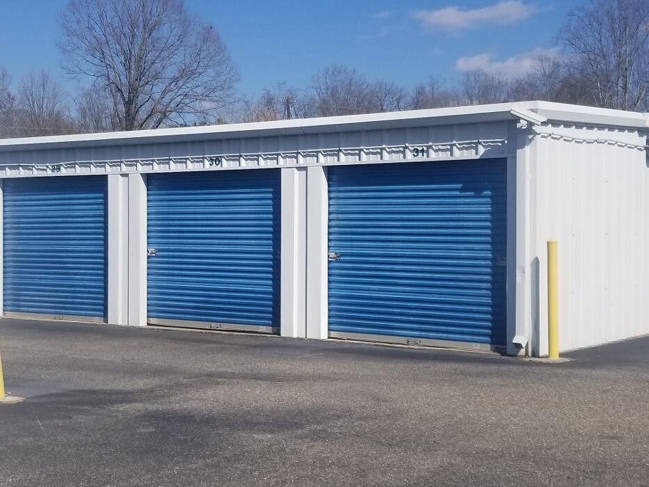 Images Superior Storage - East Bend