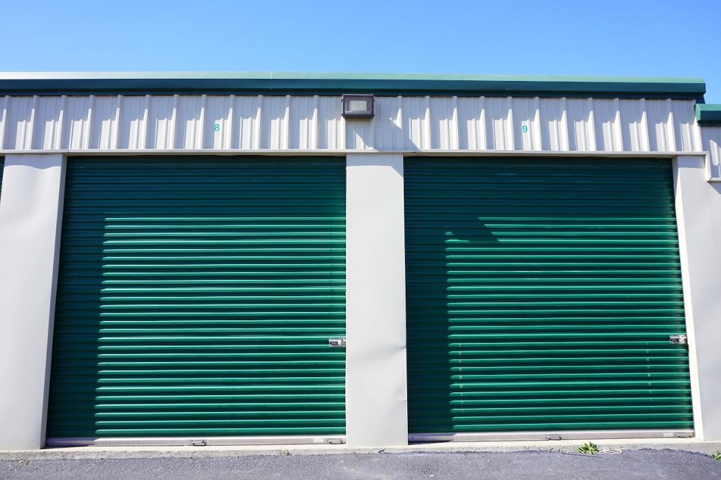 Images Superior Storage - Oak St