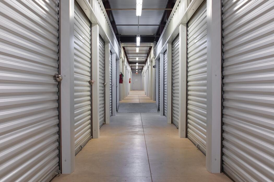Images Superior Storage - Oak St