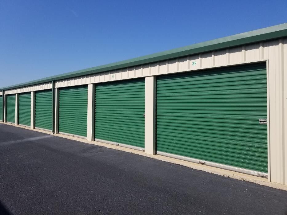 Images Superior Storage - Oak St