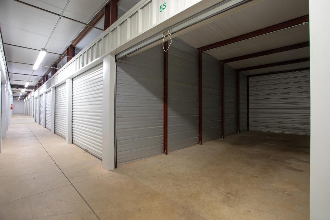 Images Superior Storage - Oak St