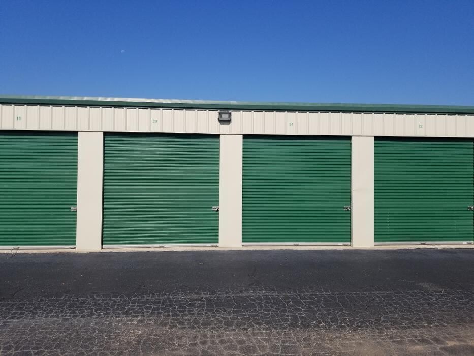 Images Superior Storage - Oak St